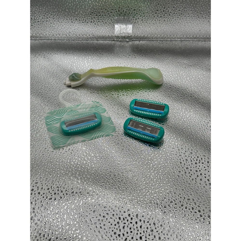 Gillette Venus Razor Handle with 3 Schick Hydro Silk Refill Cartridges Green